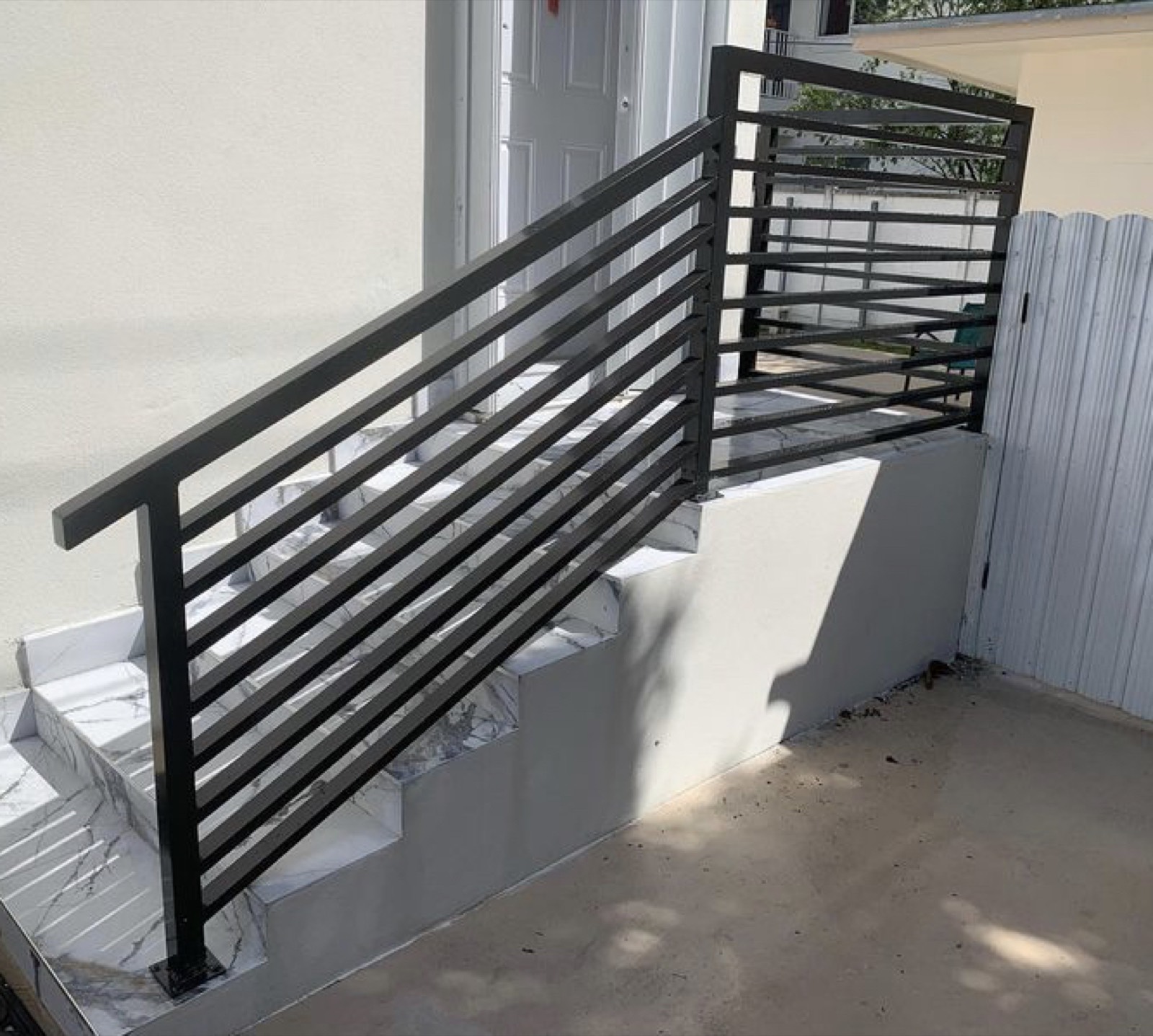 Modern horizontal stair railing