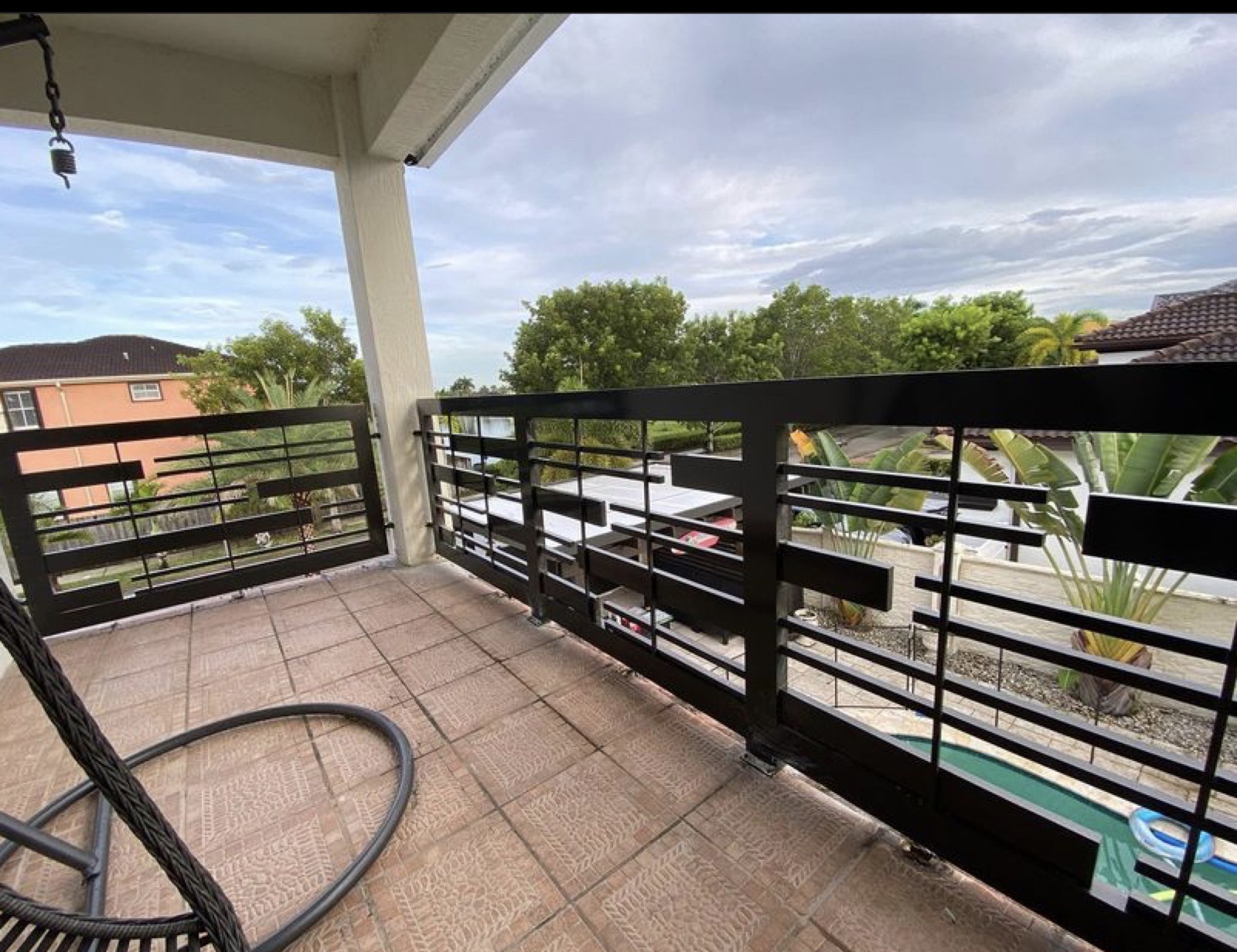 Aluminum balcony railing overlooking Miami backyard